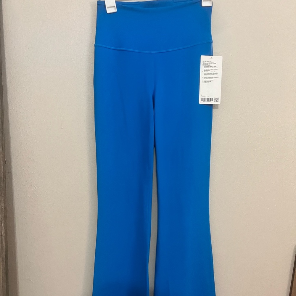Lululemon Groove Super-High-Rise Flared Pant Nulu Regular Size 6 color Poolside
